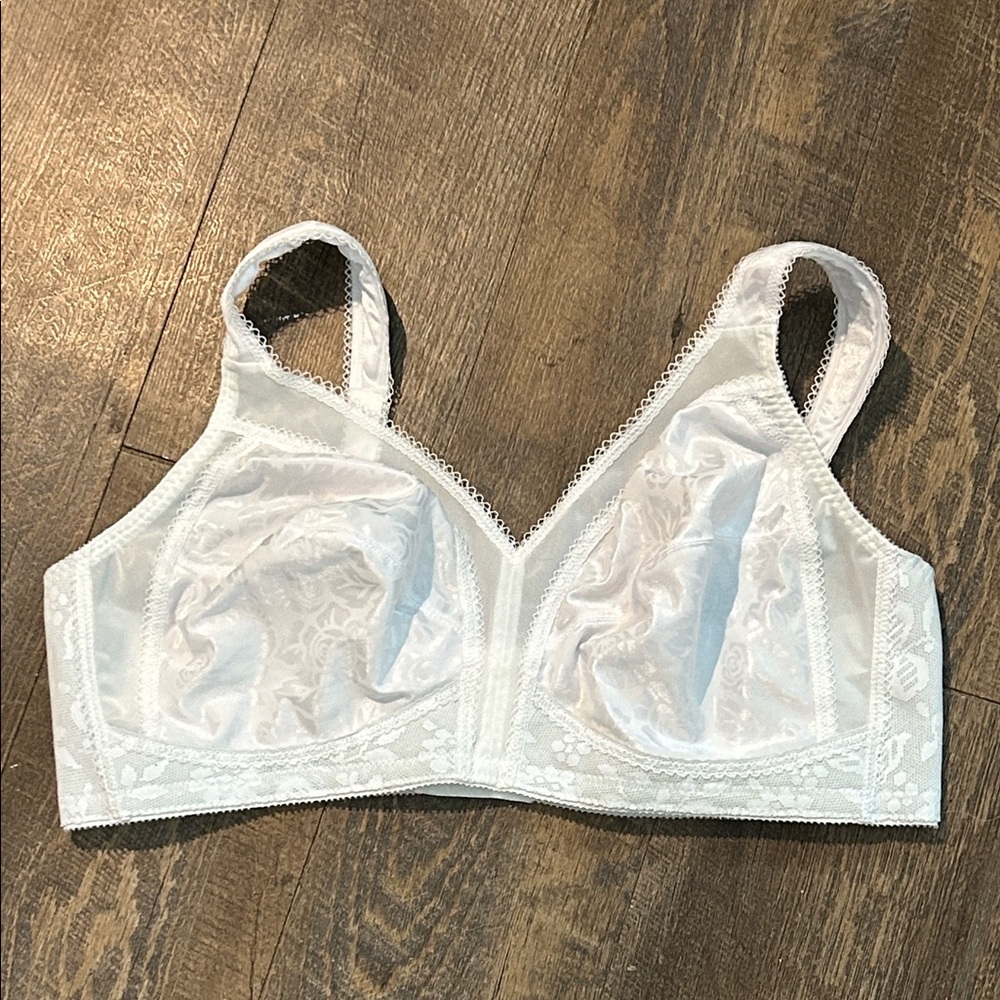 Playtex 18 Hour Ultimate Shoulder Comfort Wireless Bra Wire free Size 44 B White